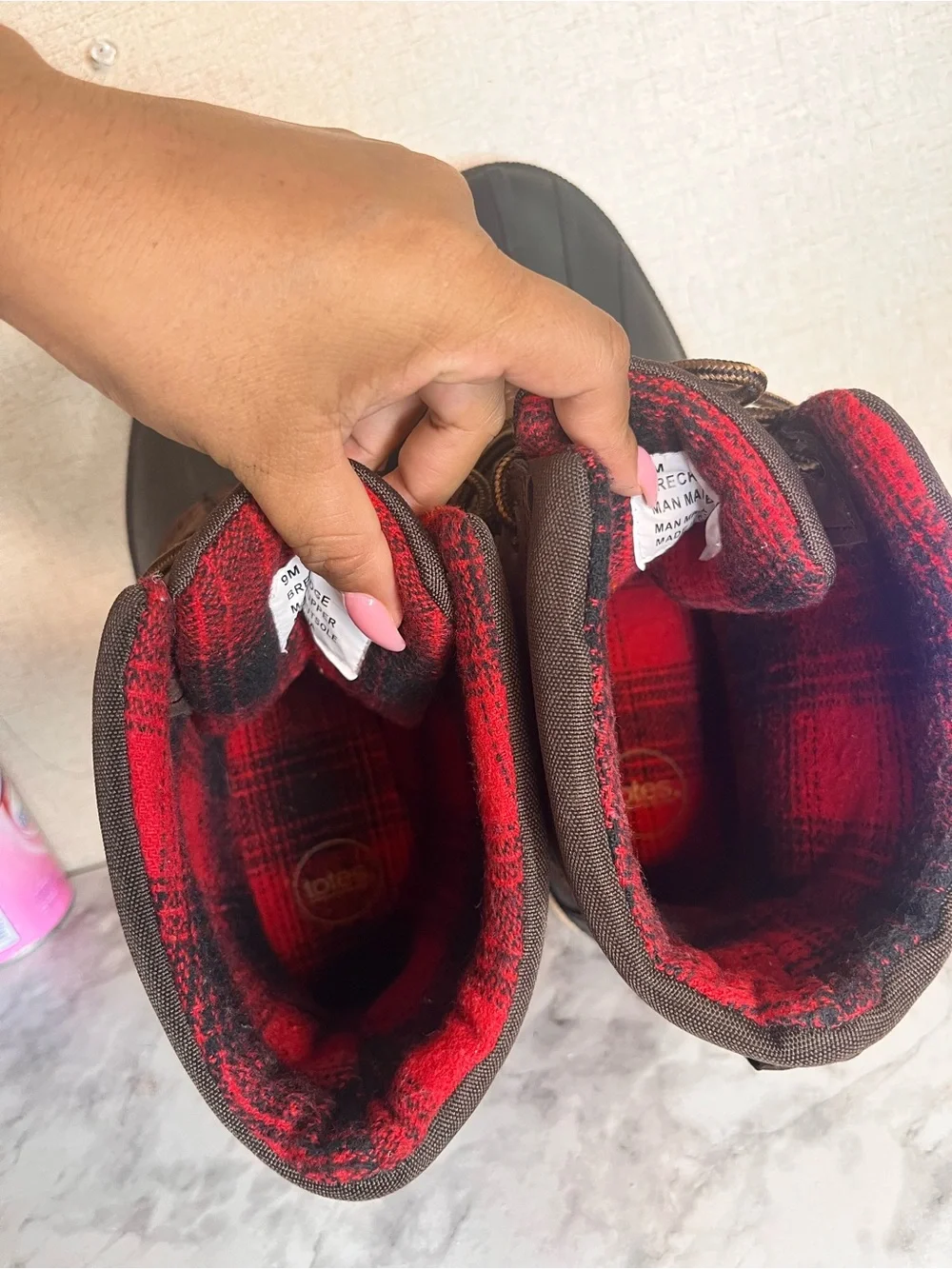totes Black and Red Plaid Boot Lining